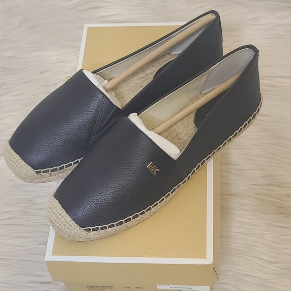 Michael Kors Kendrick Flats Admiral 7 NIB - Picture 5 of 8